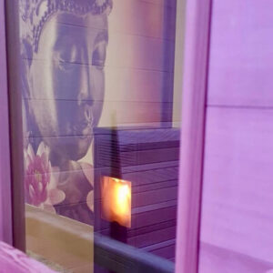 Espace relaxation avec ambiance zen et lumière douce pour un moment de calme - Vénus Institut à Seraing